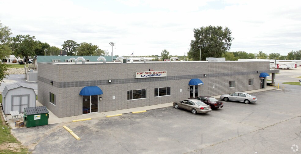 1515 Janesville Ave, Fort Atkinson, WI à vendre - Photo du bâtiment - Image 1 de 1