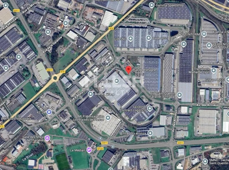 Retail in Saint-Quentin-Fallavier for lease - Building Photo - Image 1 of 1