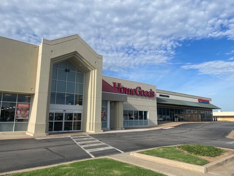 18-24 E 33rd St, Edmond, OK for lease - Building Photo - Image 2 of 12