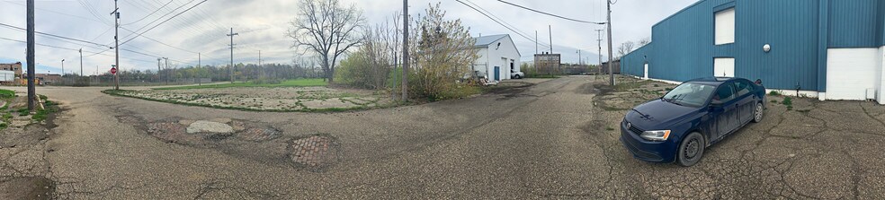 976 E Wood St, Flint, MI à vendre - Photo du bâtiment - Image 3 de 11