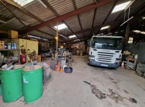 Usk, Llantrisant for lease Interior Photo- Image 2 of 3