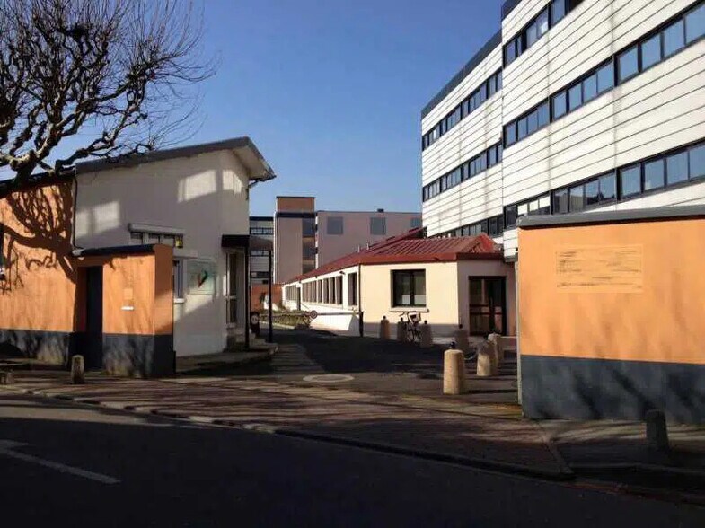Bureau dans Champigny-sur-Marne à louer - Photo du bâtiment - Image 2 de 15