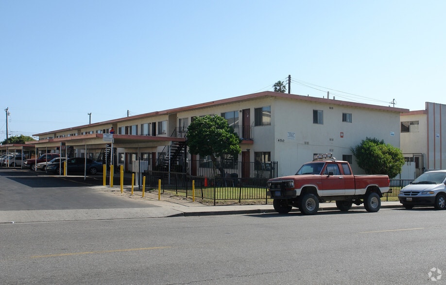 450 Hill St, Oxnard, CA à vendre - Photo du bâtiment - Image 2 de 6