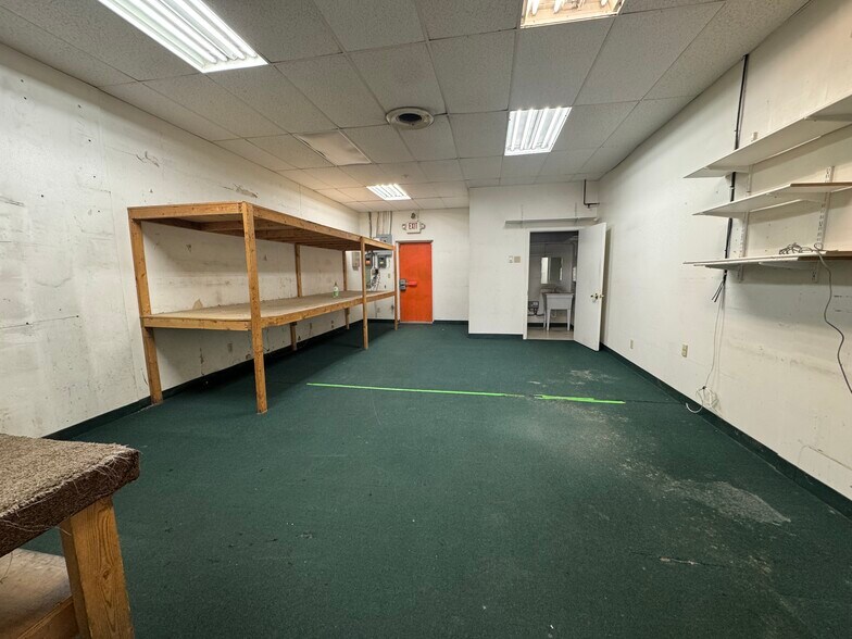 5891 Mayfield Rd, Cleveland, OH à louer - Photo du bâtiment - Image 2 de 3