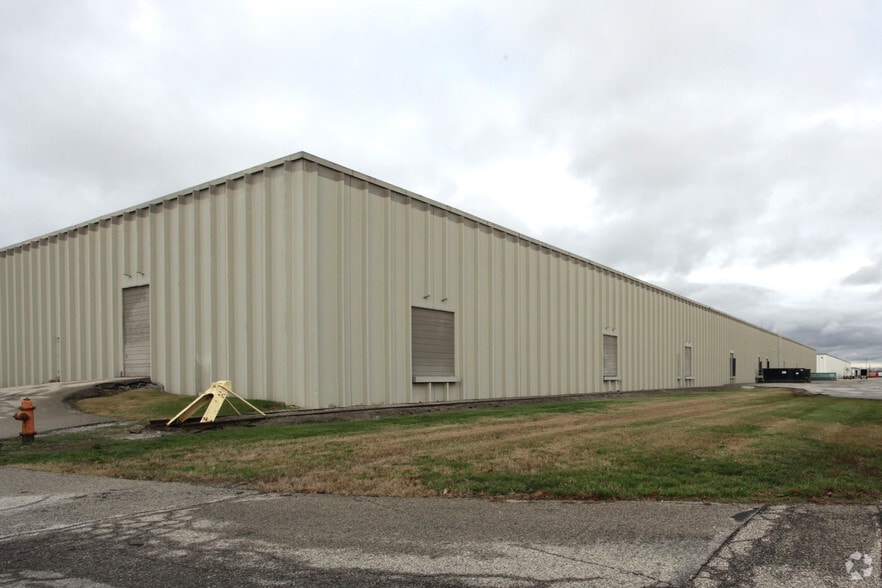 7925 National Tpke, Louisville, KY for lease - Building Photo - Image 2 of 6