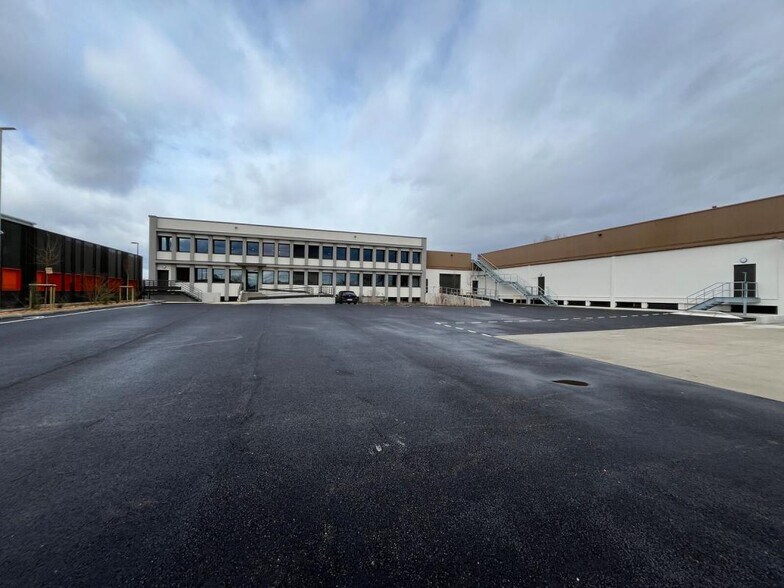 21 Avenue Barthélémy Thimonnier, Caluire-et-Cuire for lease - Building Photo - Image 3 of 27