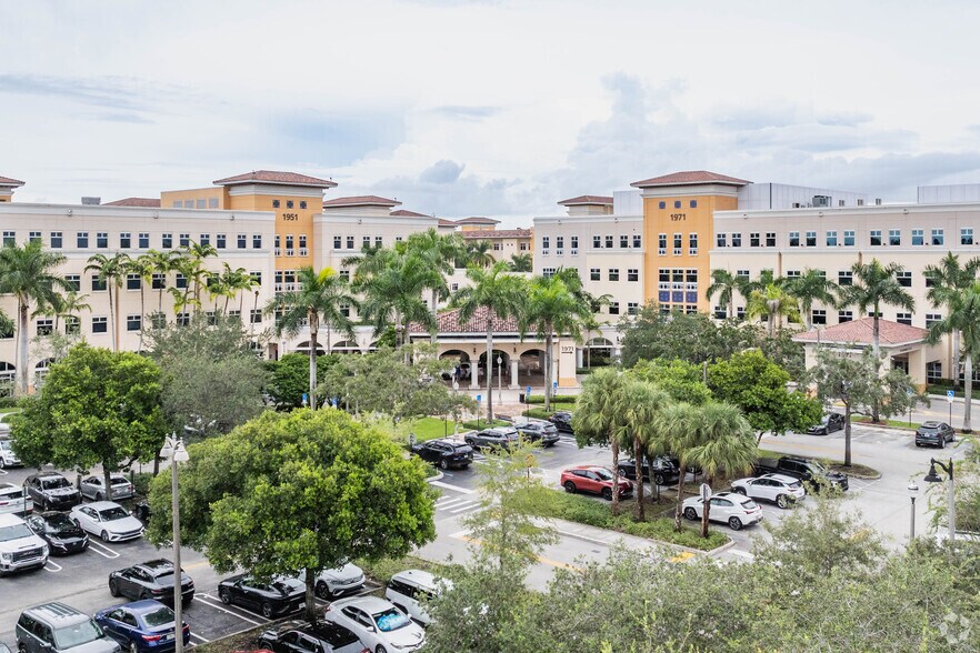 1951 SW 172nd Ave, Miramar, FL à louer - Photo du bâtiment - Image 3 de 4