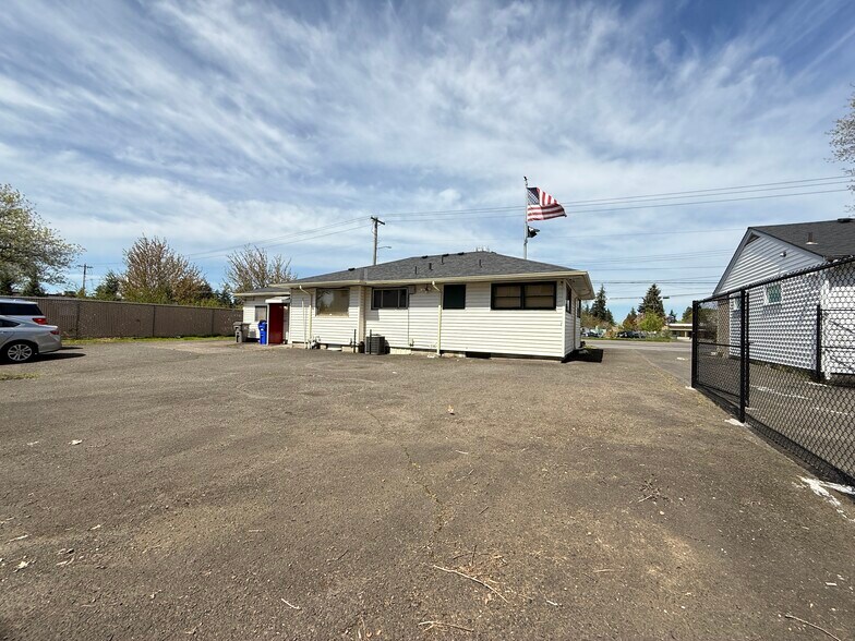 12440 NE Halsey St, Portland, OR à vendre - Photo du bâtiment - Image 3 de 5