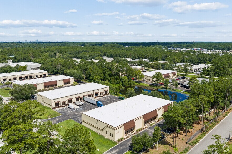 11222 St Johns Ind Pky, Jacksonville, FL à louer - Photo du bâtiment - Image 1 de 11