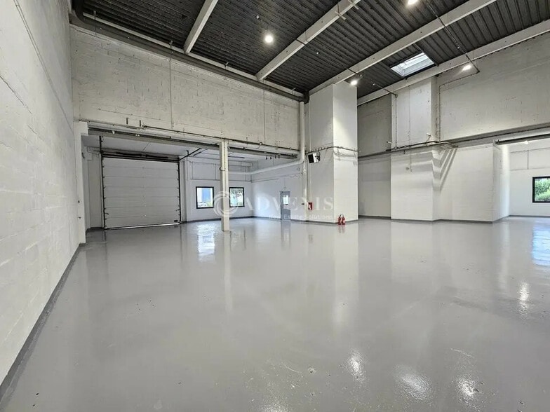 Flex in Gennevilliers for lease - Interior Photo - Image 2 of 40