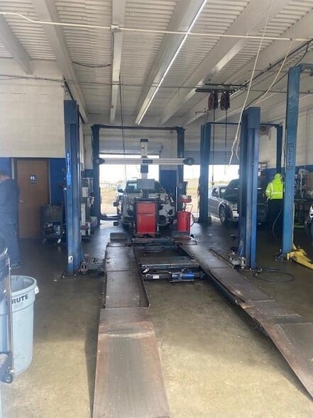 1210 E Bear Creek Rd, Glenn Heights, TX for sale - Interior Photo - Image 3 of 7