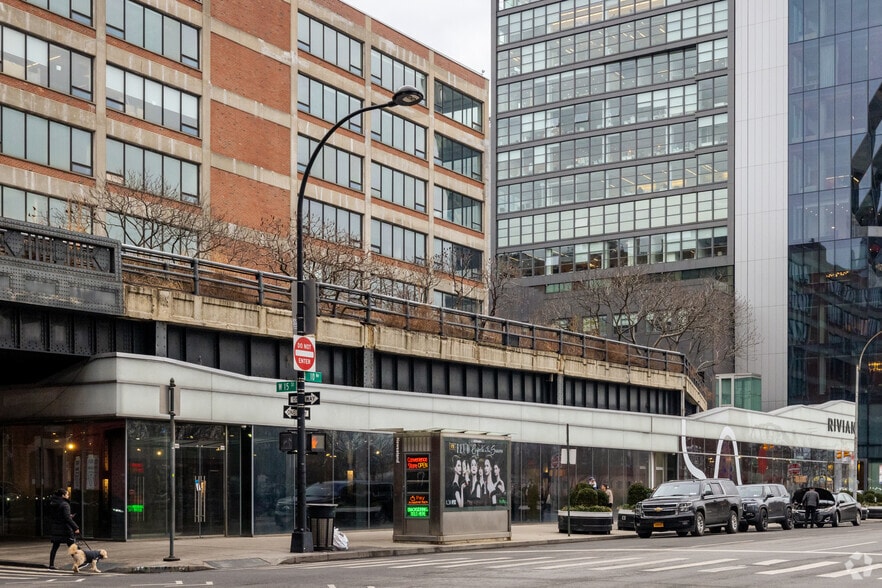 60 Tenth Ave, New York, NY for lease - Building Photo - Image 2 of 7