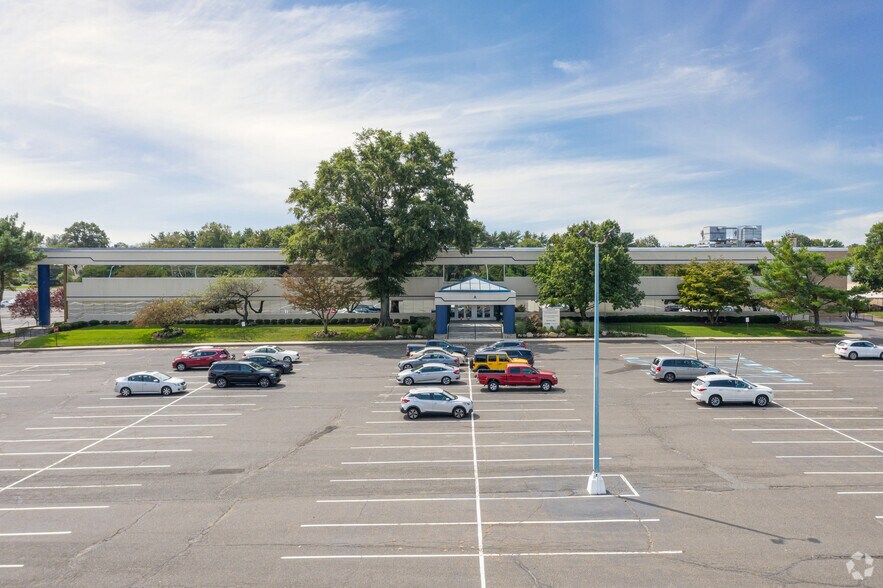 185 State Highway 36, West Long Branch, NJ à louer - Photo du bâtiment - Image 2 de 4