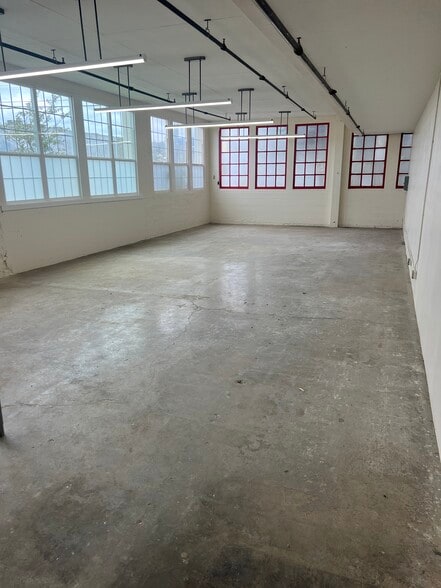 1050-1066 47th Ave, Oakland, CA for lease - Building Photo - Image 2 of 19