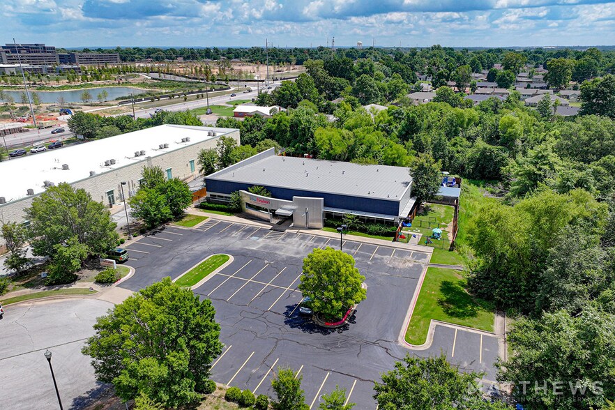 1110 SE Evergreen St, Bentonville, AR for sale - Building Photo - Image 2 of 3