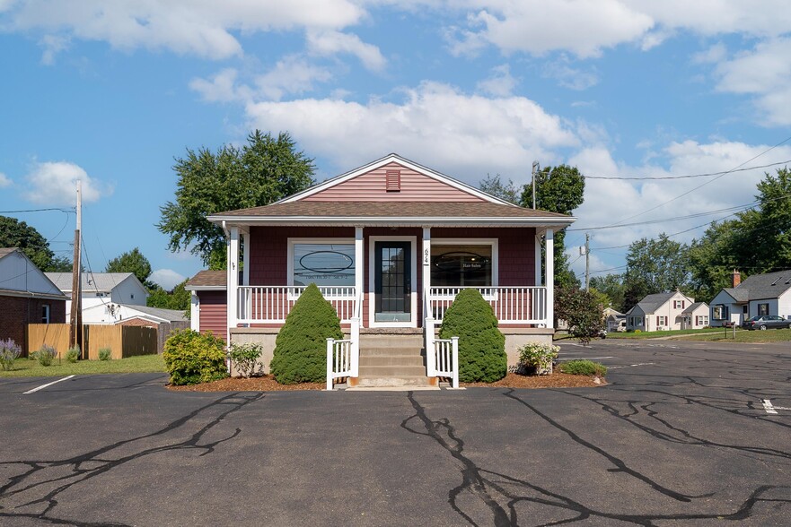 674 Springfield St, Feeding Hills, MA à vendre - Photo du bâtiment - Image 1 de 1