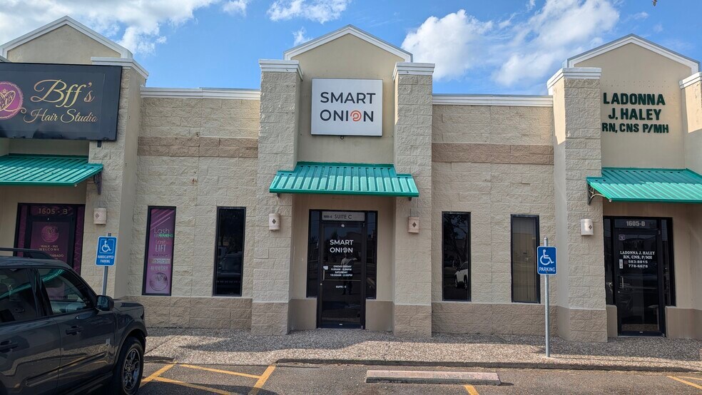 1605 E Griffin Pky, Mission, TX for lease - Primary Photo - Image 1 of 1