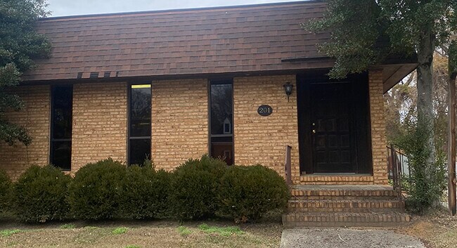 Plus de détails pour 201 Hicksford Ave, Emporia, VA - Bureau à vendre