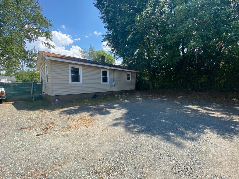 4514 Old Pineville Rd, Charlotte, NC for lease - Building Photo - Image 3 of 11