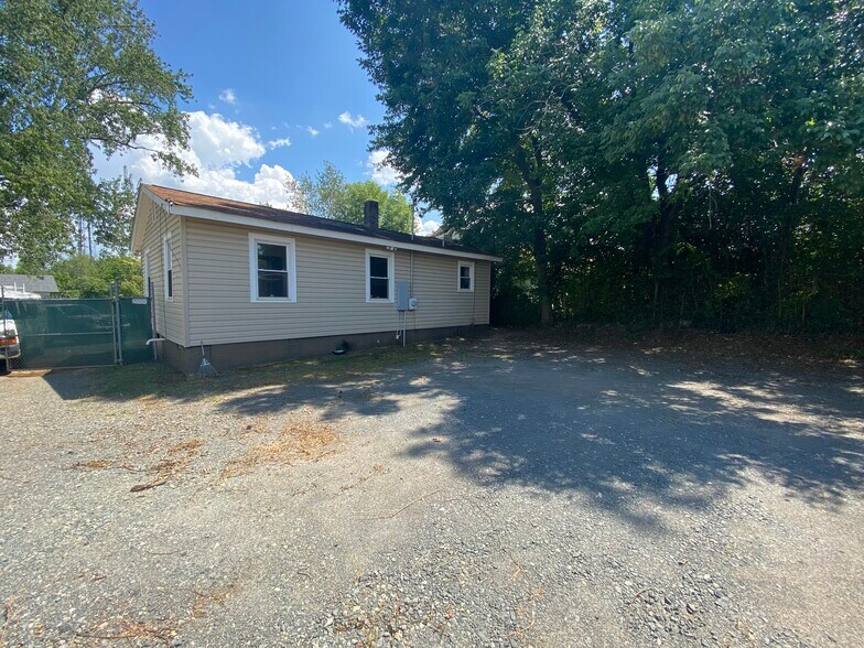 4514 Old Pineville Rd, Charlotte, NC à louer - Photo du bâtiment - Image 3 de 11