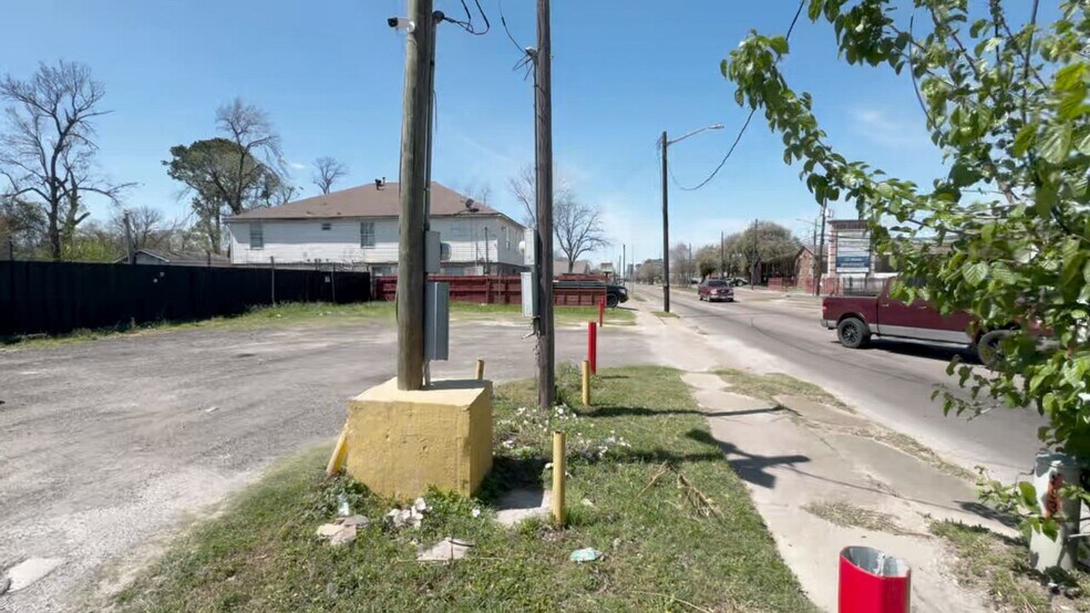 9333 Irvington Blvd, Houston, TX à vendre - Vidéo sur l’inscription commerciale - Image 2 de 8