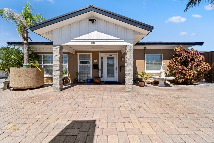 342 N Orlando Ave, Cocoa Beach, FL for sale - Building Photo - Image 2 of 23