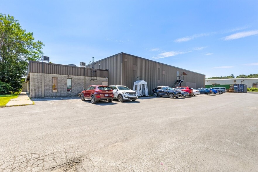 1000 Rue Nationale, Terrebonne, QC à louer - Photo du bâtiment - Image 2 de 6