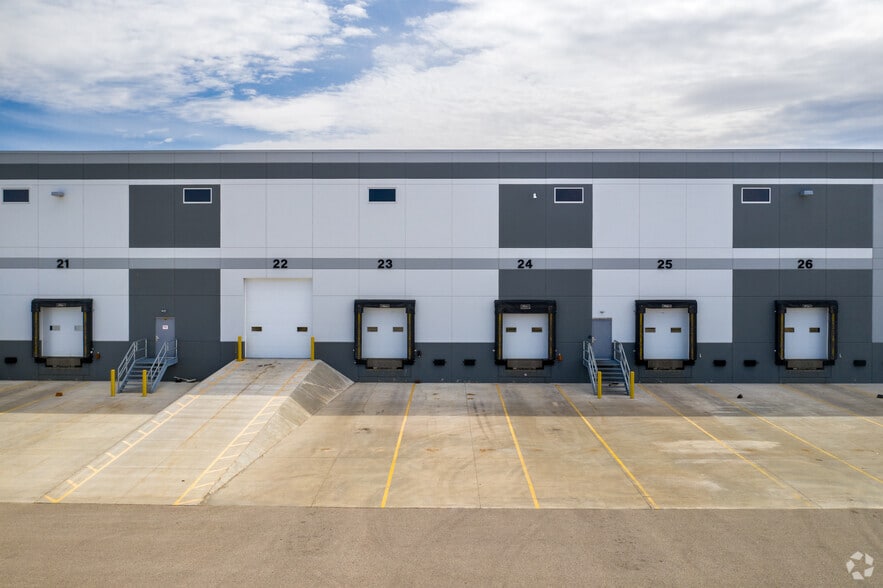 2101 4th Ave E, Shakopee, MN for lease - Building Photo - Image 2 of 5