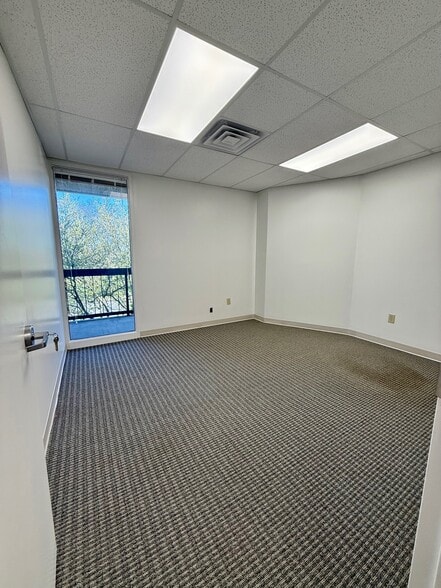7501 Memorial Pky S, Huntsville, AL for lease - Building Photo - Image 2 of 8