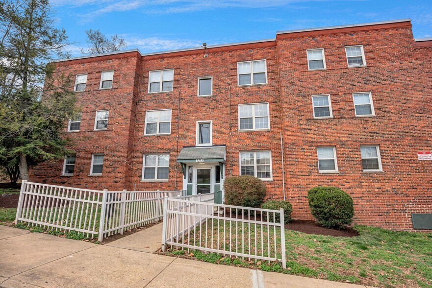 1201 Benning Rd, Capitol Heights, MD à vendre - Photo du bâtiment - Image 2 de 75