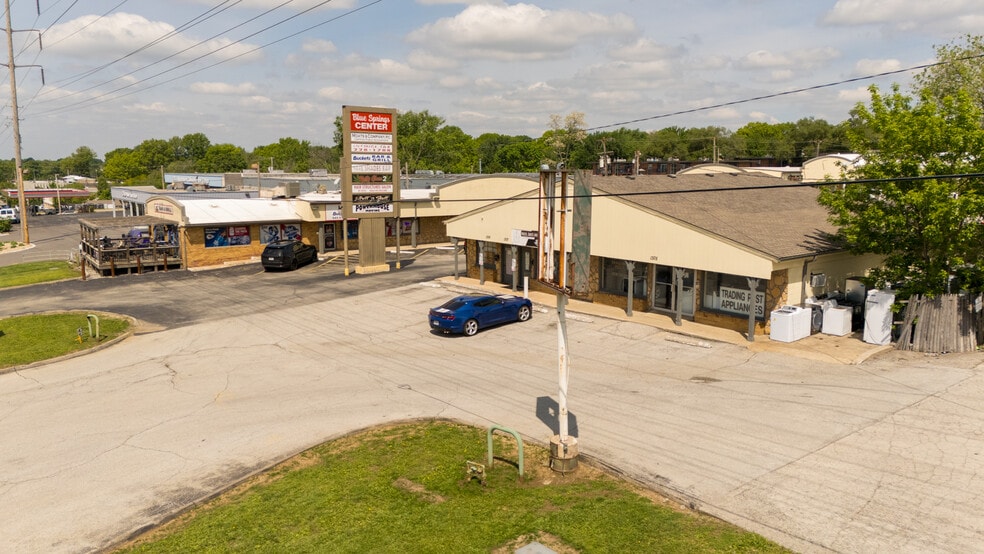 1305-1331 W 40 Hwy, Blue Springs, MO for lease - Building Photo - Image 2 of 11
