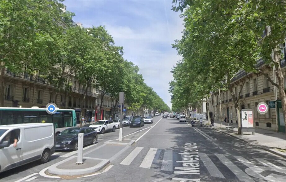 Retail in Paris for lease - Building Photo - Image 2 of 4