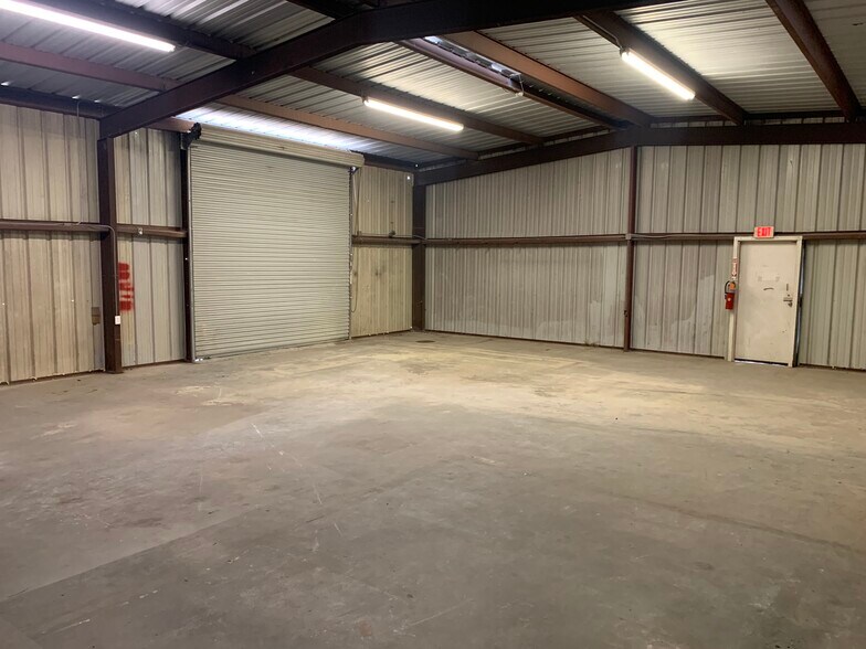 4849 Lafin Rd, Beaumont, TX à louer - Photo du bâtiment - Image 3 de 12