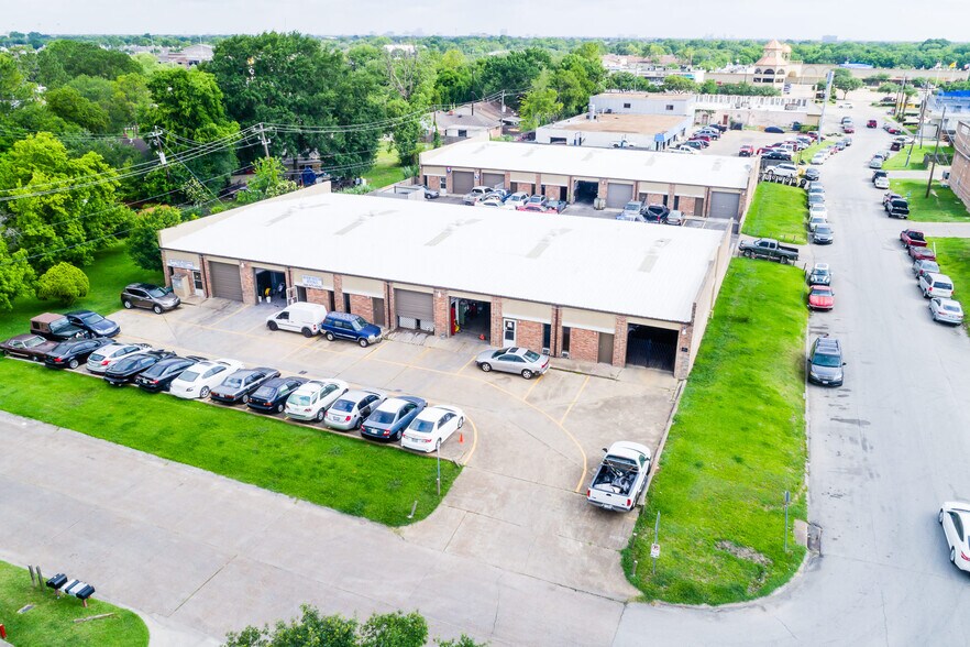 7000 Baneway Dr, Houston, TX à louer - Photo du bâtiment - Image 2 de 5