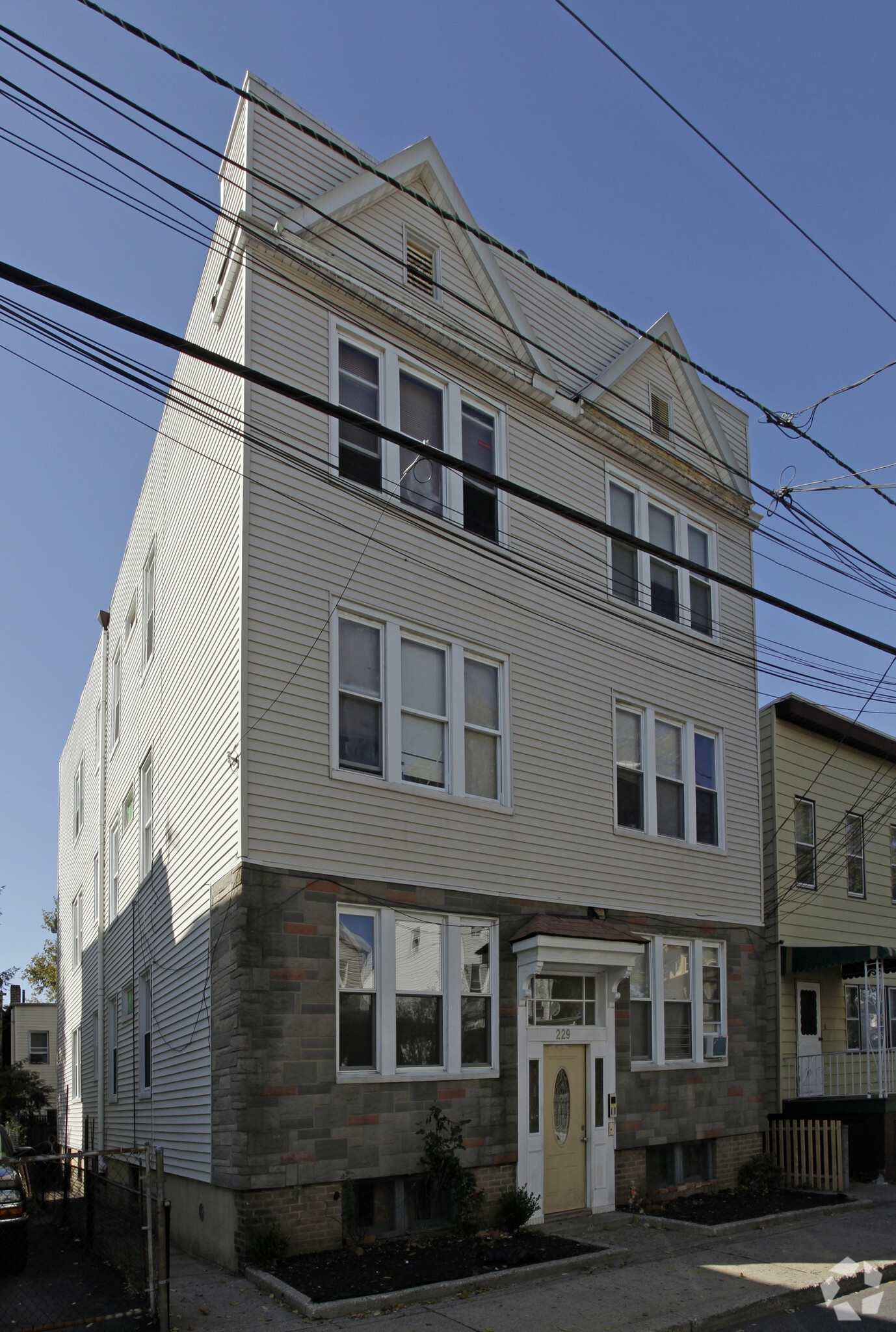 229 Lembeck Ave, Jersey City, NJ for sale Primary Photo- Image 1 of 1