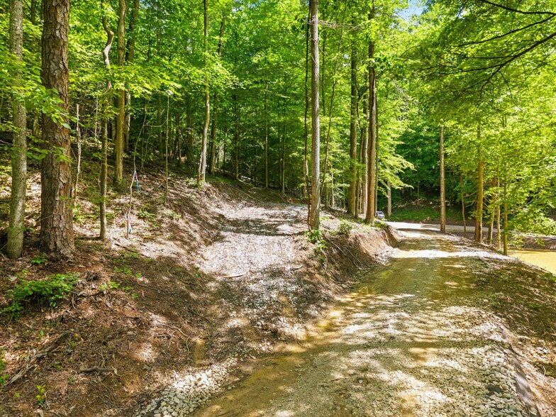 55 Low Ridge Rd, Campton, KY for sale - Building Photo - Image 2 of 6