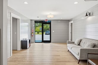 63 Schinger Ave, Ridgeland, SC for lease Interior Photo- Image 2 of 24