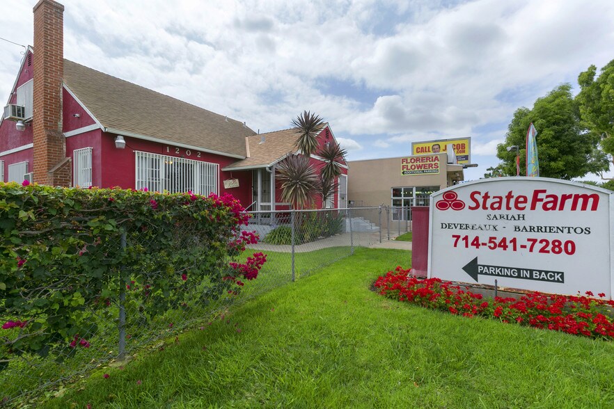1202-1204 W 1st St, Santa Ana, CA à louer - Photo du bâtiment - Image 1 de 10