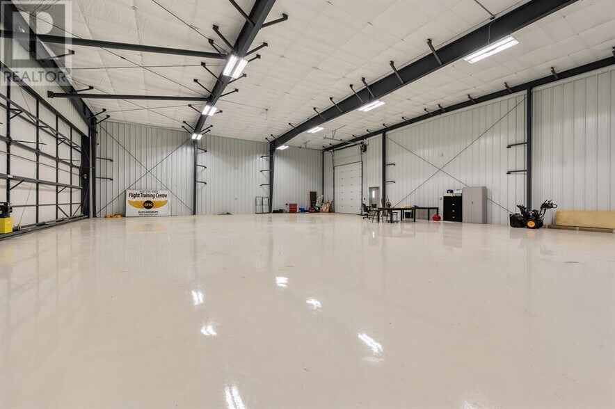 Portfolio of 2 For Sale portefeuille de 2 propriétés à vendre sur LoopNet.ca - Photo du bâtiment - Image 3 de 6