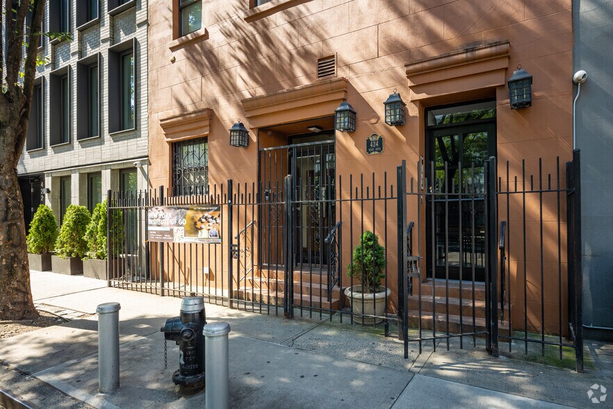 424 W 49th St, New York, NY à louer - Photo du bâtiment - Image 3 de 15