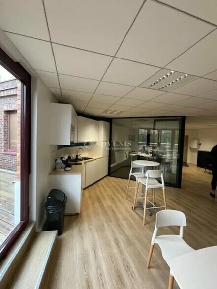 Office in Saint-Germain-en-Laye for lease - Interior Photo - Image 1 of 33