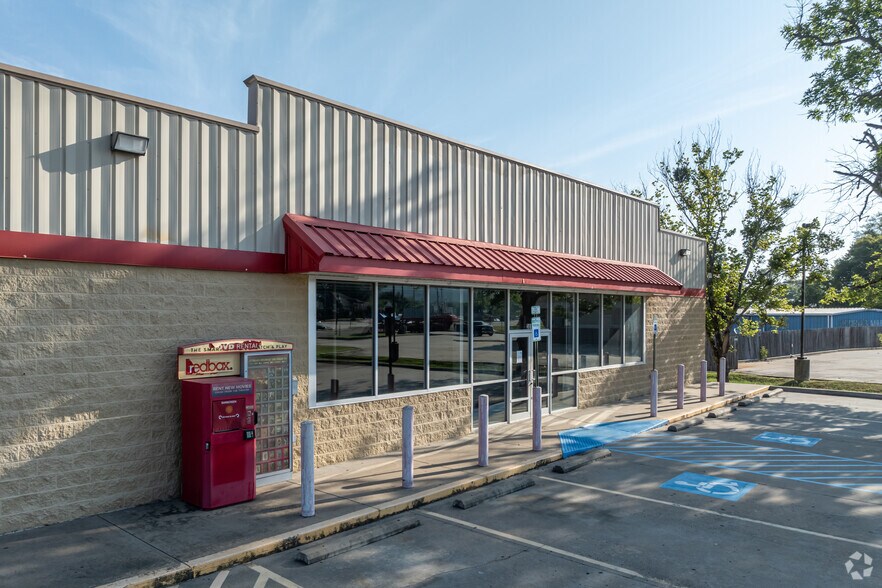 301 E 8th St, Danville, AR à louer - Photo du bâtiment - Image 3 de 15