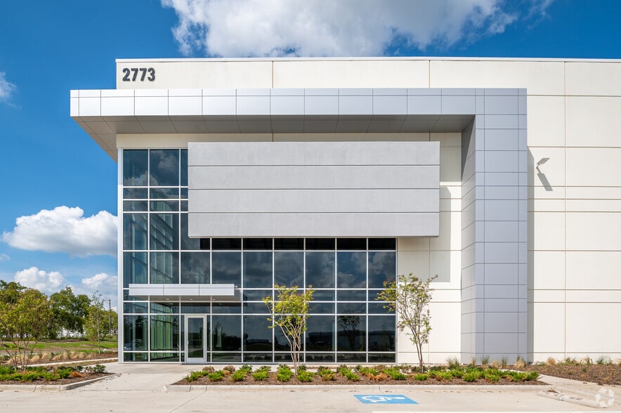 2773 Highway 114, Fort Worth, TX for lease - Building Photo - Image 2 of 3