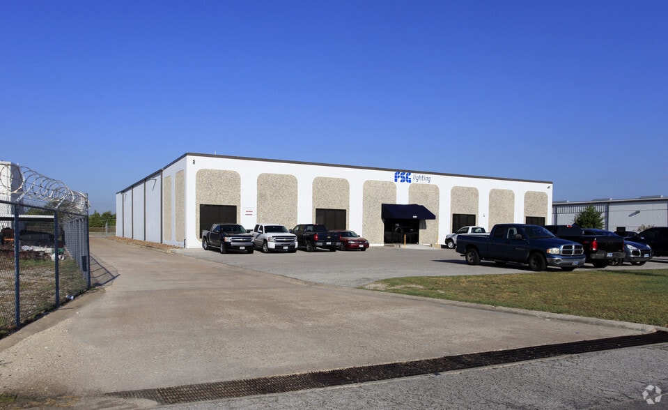 5091 Steadmont Dr, Houston, TX for lease - Primary Photo - Image 1 of 6
