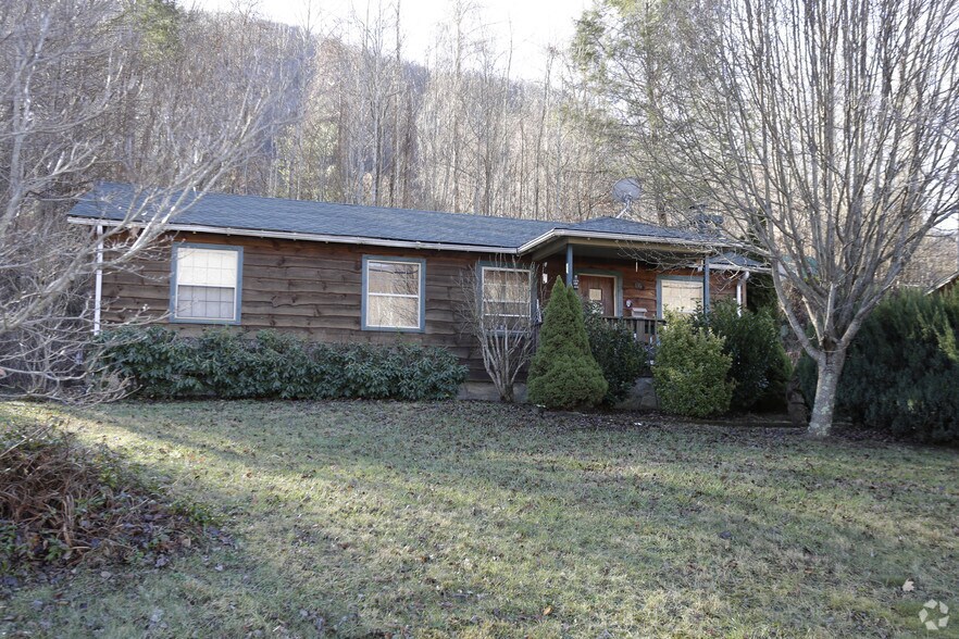 1361 Soco Rd, Maggie Valley, NC à vendre - Photo du bâtiment - Image 3 de 19