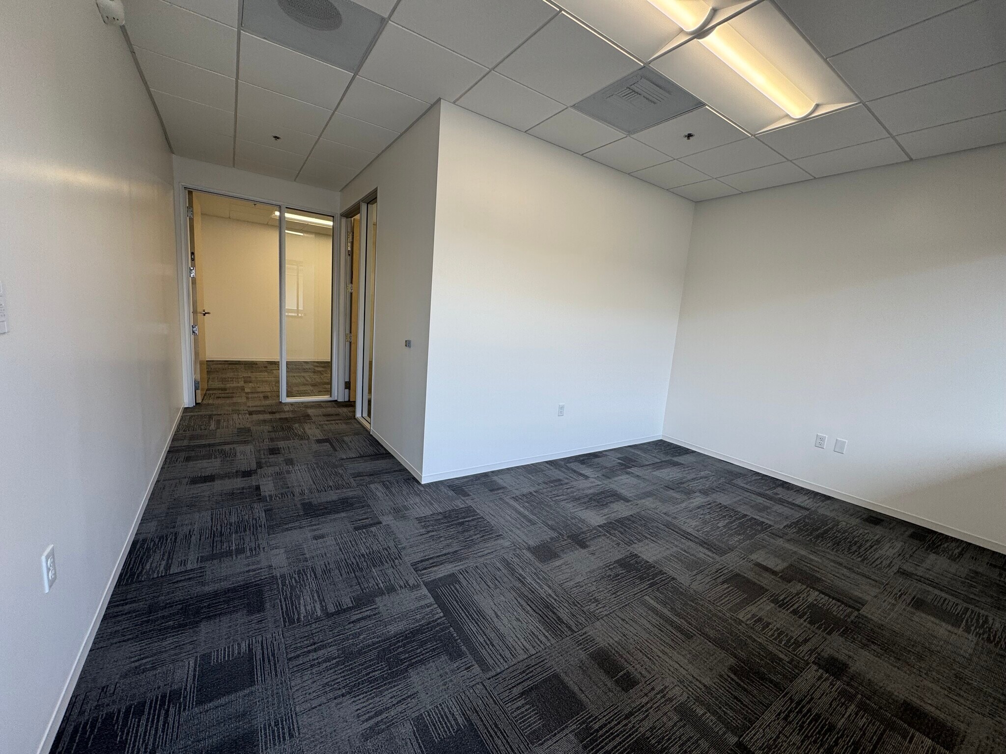 5500 Ming Ave, Bakersfield, CA for lease Interior Photo- Image 1 of 5