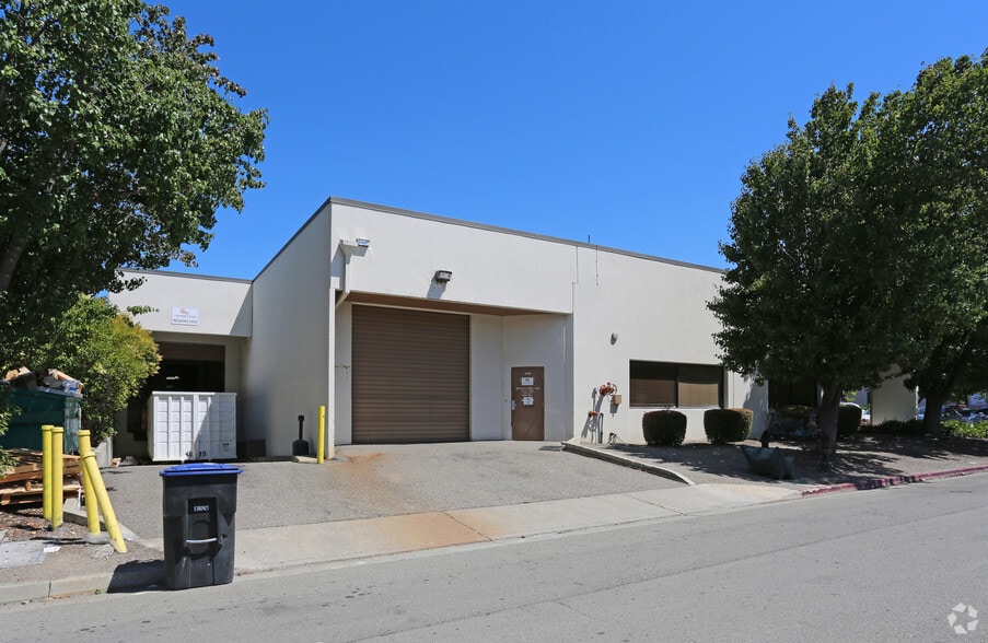 7042 Commerce Cir, Pleasanton, CA for lease - Building Photo - Image 3 of 5