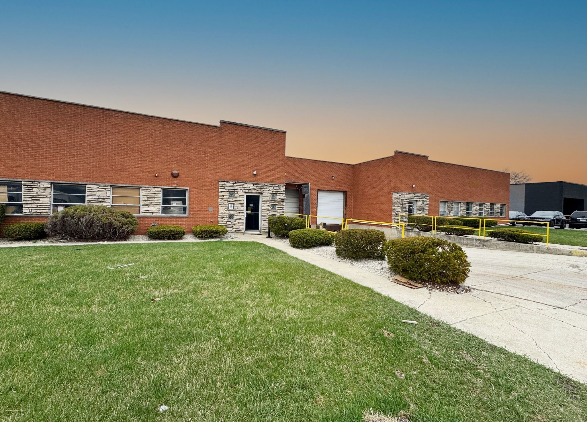 100 W Laura Dr, Addison, IL à vendre Photo du bâtiment- Image 1 de 3