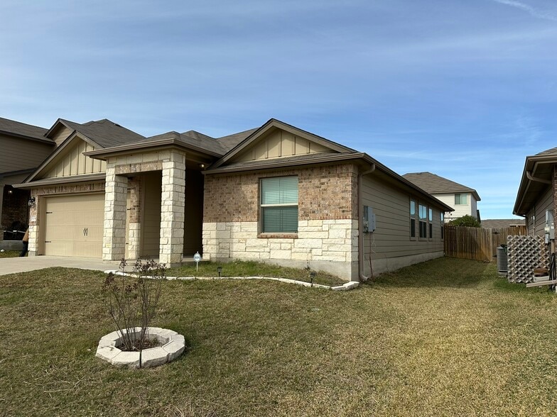 104 Green Jay Dr, Jarrell, TX à vendre - Photo du bâtiment - Image 3 de 22