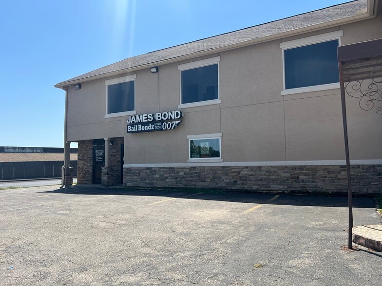 2711 North Fwy, Houston, TX for sale - Building Photo - Image 2 of 19